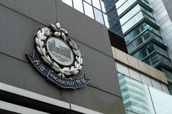 Giáo viên hóa học ở Hong Kong bị bắt vì hướng dẫn tạo khí độc