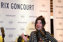 Goncourt 2022 – Giải thưởng văn học hàng đầu của Pháp thuộc về Brigitte Giraud