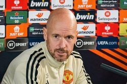 Ten Hag không thể vui sau trận thắng như thua của Man United