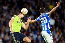 Scholes chê MU chơi bóng bổng như đội hạng Ba