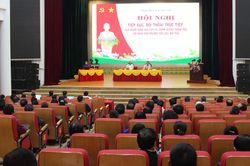 Thường trực Thành ủy Lào Cai tiếp xúc, đối thoại trực tiếp với Nhân dân phường Cốc Lếu, Kim Tân