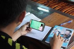 Hộ nghèo, cận nghèo được hỗ trợ điện thoại thông minh từ ngày 12/12