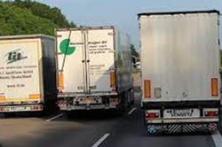 Serbia: Cấm xe tải vượt nhau trên đường cao tốc