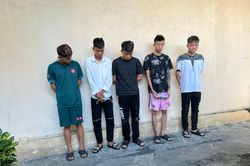 Hà Nội: Nhóm 'tuổi teen' buộc khăn quàng đỏ vào tay để nhận biết trong lúc 'giao đấu' phóng lợn
