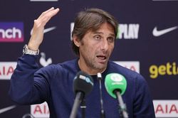HLV Conte: World Cup 2022 là điều điên rồ