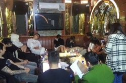16 thanh niên mở tiệc ma túy trong quán karaoke