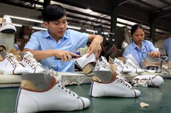 Theo sát diễn biến việc làm, thu nhập của công nhân, lao động