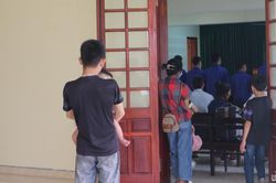 Nỗi buồn của những đứa trẻ có bố dính vào ma túy