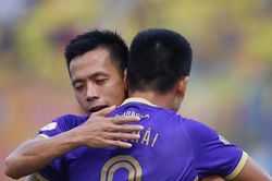 Tiền đạo Văn Quyết nghỉ hết V.League 2022 vì chấn thương dây chằng