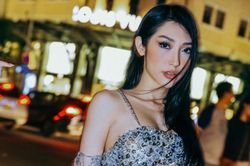 Khổng Tú Quỳnh khoe vòng eo 'đẹp mê ly' khiến dân tình 'bỏng mắt'