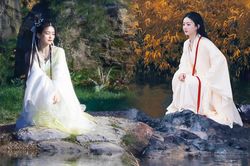 Triệu Lệ Dĩnh bị tố ăn cắp ý tưởng chụp ảnh đóng máy phim Trường Nguyệt Tẫn Minh của Bạch Lộc