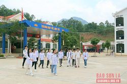 Mái nhà chung cho học sinh dân tộc thiểu số Phù Yên