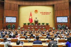 Trình Quốc hội việc bổ sung thông tin nơi sinh vào hộ chiếu mới