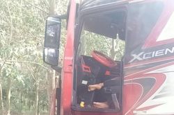 Tài xế tử vong trong cabin xe ben đậu ven đường