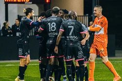 Pau 2-1 Amiens: Đội thay 5/7 cầu thủ, Quang Hải vẫn không được trao cơ hội
