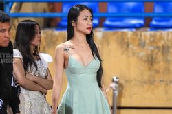 Dàn WAGs Bình Định FC khoe sắc trên sân Hàng Đẫy
