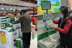 Cụ ông không đủ tiền mua sữa cho vợ ung thư...kết ấm lòng