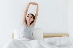 5 thói quen nên làm sau khi thức dậy giúp phụ nữ tuổi 30 trẻ đẹp hơn, kéo dài tuổi thọ