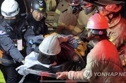 Tổng thống Hàn Quốc gửi thư cho hai thợ mỏ sống sót sau 9 ngày dưới lòng đất