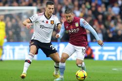 Erik ten Hag chỉ trích học trò sau trận thua Aston Villa