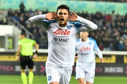 Napoli nới rộng cách biệt: Napoli đang tái hiện Milan mùa trước