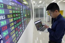Các cổ phiếu trụ cột bứt phá, VN-Index tăng hơn 6 điểm