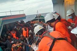 Cứu nạn kịp thời 303 người quốc tịch Sri Lanka trôi dạt trên biển