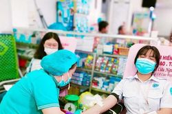 Trục lợi từ quà tặng hiến máu nhân đạo - Bài 3: Chuyện 'lạ' ở những gói thầu