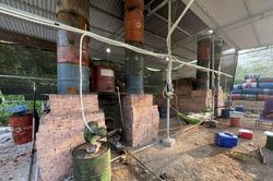 Phát hiện cơ sở tái chế dầu nhớt thải trái phép quy mô lớn