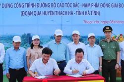 Huyện đầu tiên ở Hà Tĩnh bàn giao mặt bằng dự án cao tốc Bắc-Nam