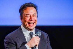 Elon Musk bán số cổ phiếu Tesla trị giá gần 4 tỷ USD trước khi thâu tóm Twitter