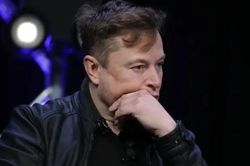 Tài sản của Elon Musk 'bốc hơi' một nửa trong 1 năm