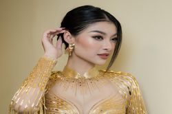 Hoa hậu Mai Phương cùng Á hậu Kiều Loan song ca