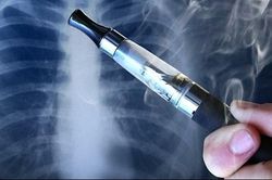 Bé trai 12 tuổi ngộ độc thuốc lá điện tử phải nhập viện