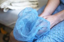 Người phụ nữ bị phát hiện mắc 'vi khuẩn ăn thịt người' sau cơn đau bụng dữ dội