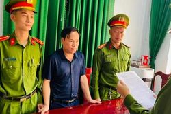 Khởi tố cựu cán bộ địa chính chiếm đoạt tài sản người dân