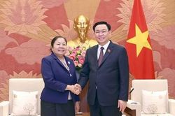 Chủ tịch Quốc hội Vương Đình Huệ tiếp Trưởng ban Tổ chức Đảng Nhân dân Cách mạng Lào