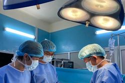 Phẫu thuật thành công bệnh nhân có bướu hai bên tuyến thượng thận kích thước lớn, hiếm gặp