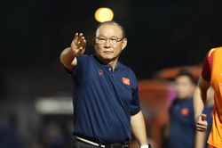 V-League sắp hạ màn: Ông Park thở phào nhẹ nhõm