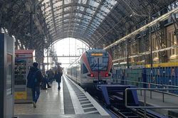 Đường sắt tốc độ cao Bắc Nam 250km/h, giá vé rẻ hơn máy bay