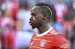 Tổng thư ký FIFA đề nghị thuê phù thủy để chữa cho Mane