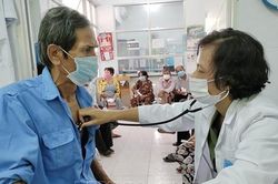Không làm luật cho xong!