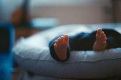 TPHCM: Bé gái 17 tháng tuổi tử vong bất thường khi gửi tại nơi giữ trẻ