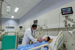 'Tự chủ toàn diện như áo khoác, bệnh viện có danh mà không thực'