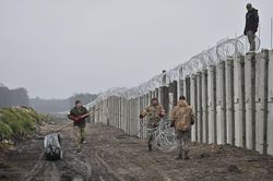 Ukraine xây tường bê tông dọc biên giới với Belarus