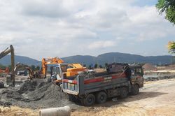 Nạo vét 'trá hình': Cư dân đầm Thị Nại lo ngại sập nhà, mất kế sinh nhai