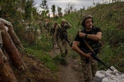Ukraine lần đầu xác nhận hiện diện ở Kherson, Đức tiếp tục 'bơm' tiền cho Kiev bất chấp tranh cãi