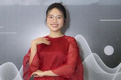 Phương Mỹ Chi tuổi 19: Mở công ty riêng, lo cả gia đình