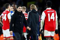 Arsenal sẽ mua thêm cầu thủ để đua vô địch Premier League
