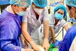 Từ vết thương nhỏ, bệnh nhân bị uốn ván nguy kịch nhập viện khẩn